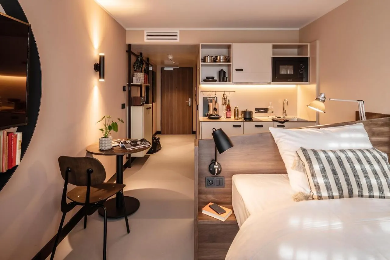 Aparthotel Revo München 4*,