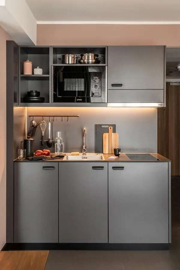 Revo Munich Aparthotel 4*,